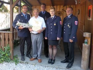 Jubilar P. Klostermeier mit Vertretung der FF Ast Jubilar P. Klostermeier mit Vertretung der FF Ast