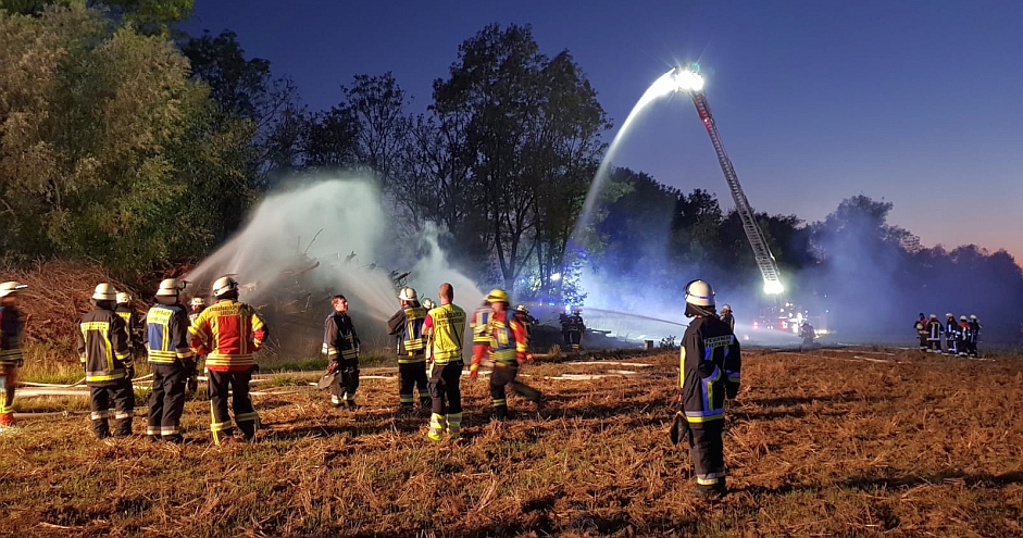 Brennender Holzhaufen
