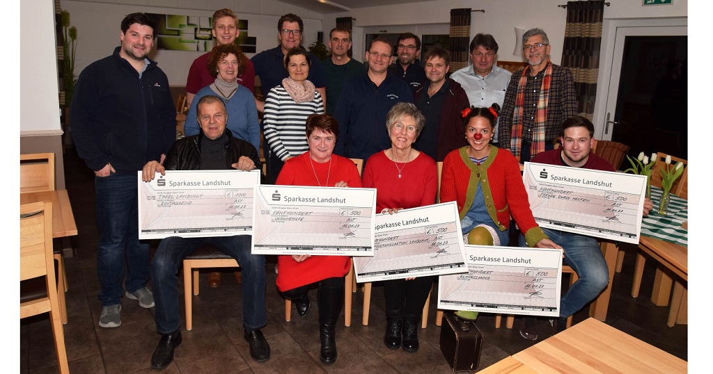 Die Spendenübergaben (Foto: Rene Spanier, LZ)