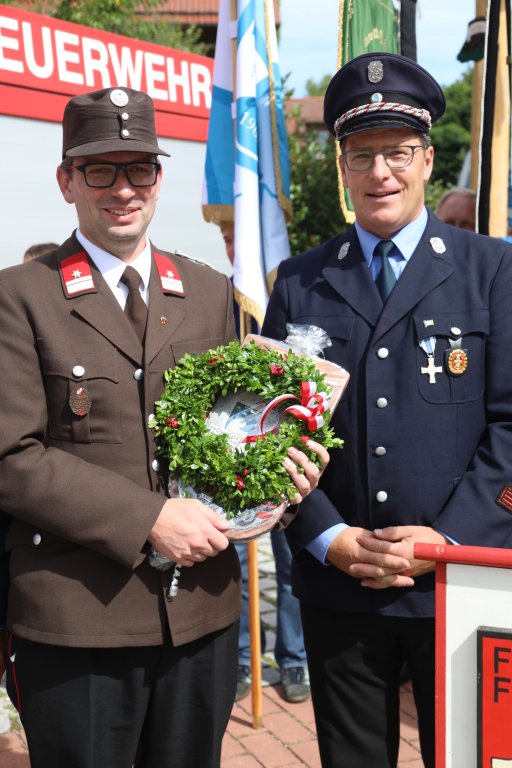 Genschenkübergabe Feuerwehr Kaunertal/Tirol (Foto: Hans Kronseder)