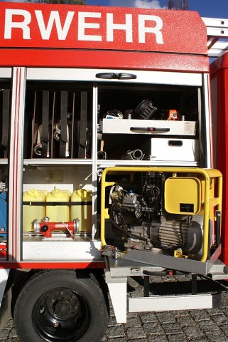 Geräteraum 2 - Mit tragbaren Stromerzeuger, Zubhör für Sczhaueinsatz, Beleuchtung,C-Schläuche