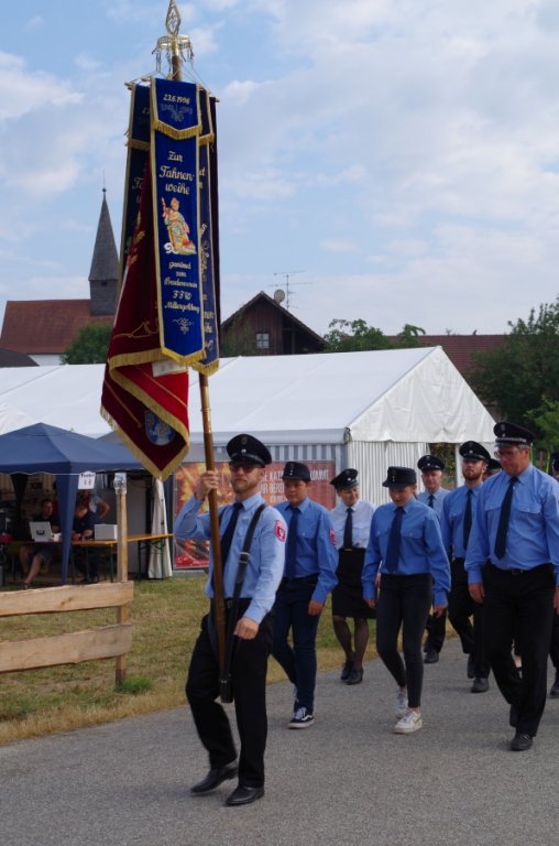 Sonntag: Einholung der Vereine, Weißwurstfrühstück, Fahrzeugabnahme