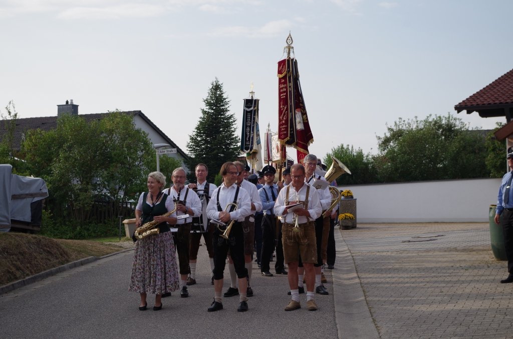 Sonntag: Einholung der Vereine, Weißwurstfrühstück, Fahrzeugabnahme