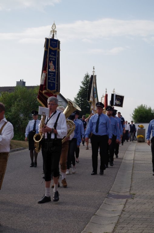 Sonntag: Einholung der Vereine, Weißwurstfrühstück, Fahrzeugabnahme