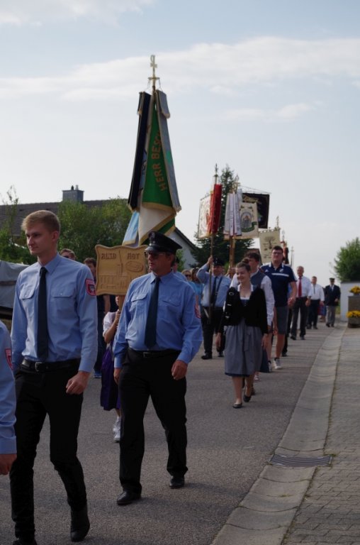 Sonntag: Einholung der Vereine, Weißwurstfrühstück, Fahrzeugabnahme