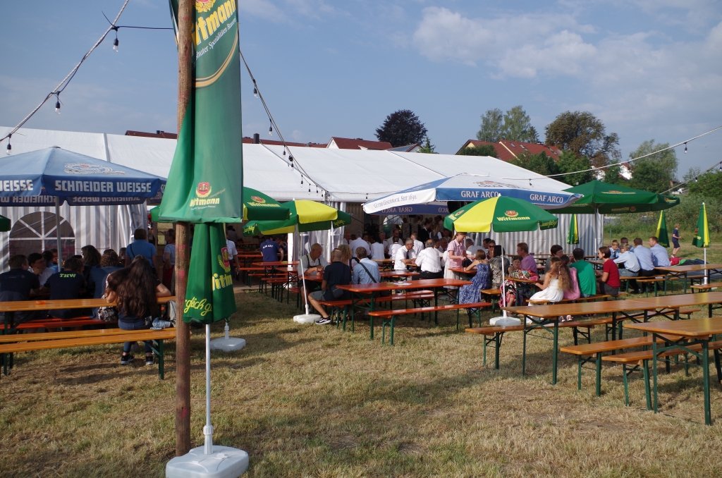 Sonntag: Einholung der Vereine, Weißwurstfrühstück, Fahrzeugabnahme