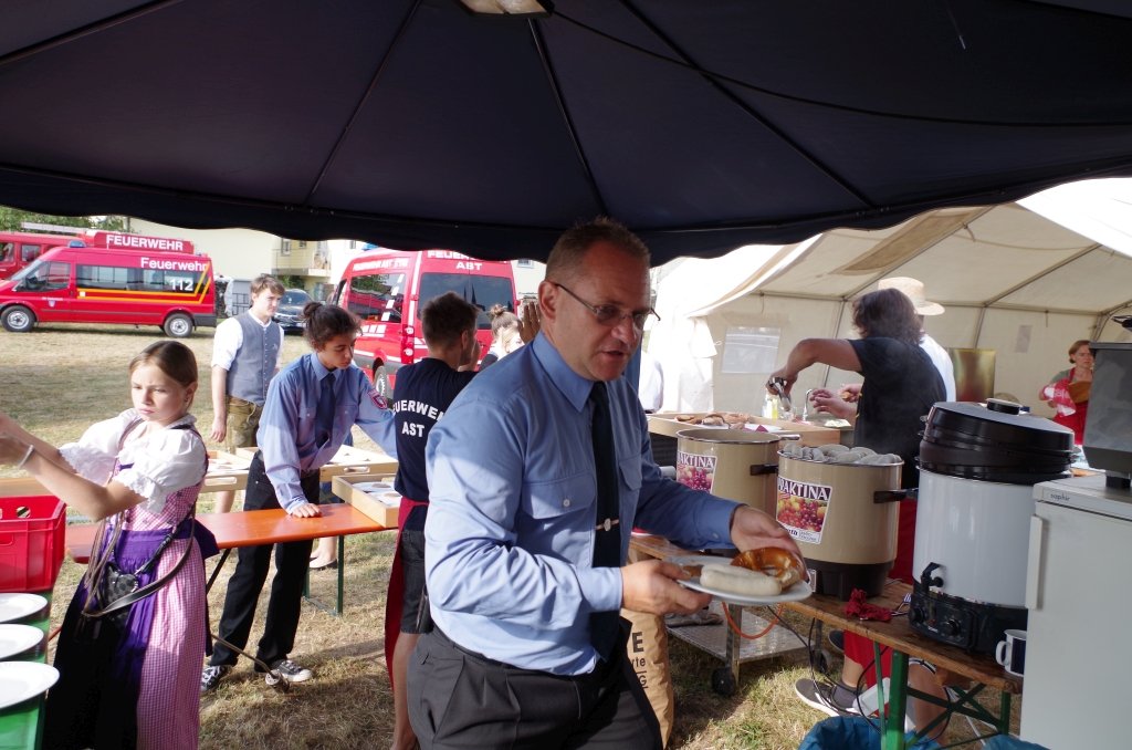 Sonntag: Einholung der Vereine, Weißwurstfrühstück, Fahrzeugabnahme