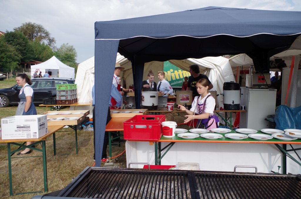 Sonntag: Einholung der Vereine, Weißwurstfrühstück, Fahrzeugabnahme