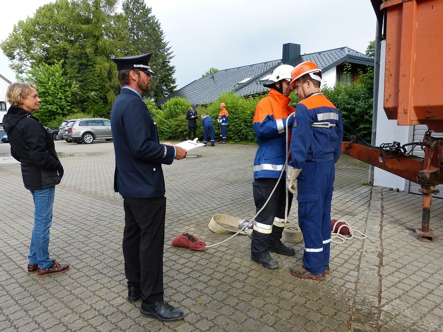 Jugendflamme 2 - Knoten und Stiche