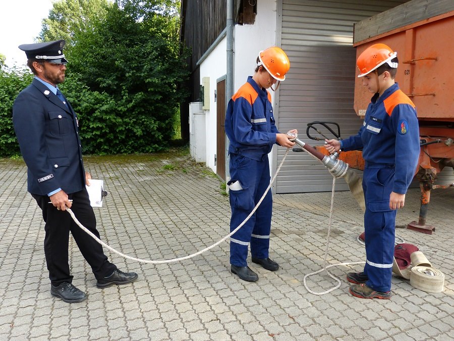 Jugendflamme 2 - Knoten und Stiche