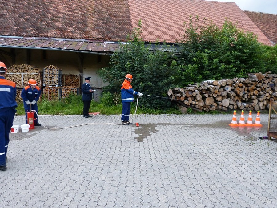 Jugendflamme 2 - Hindernissparcour: Kübelspritze