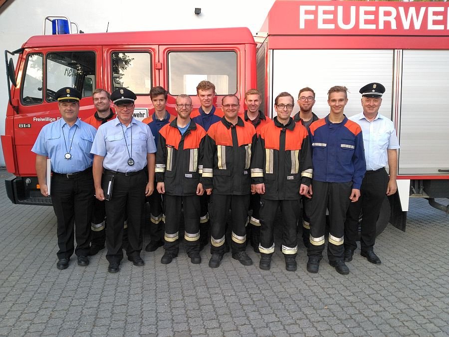 Die Teilnehmer der Leistungsprüfungen und ihre Prüfer (ein Kamerad musste sich nach der ersten Prüfung wegen einer Terminüberschneidung verabschieden)