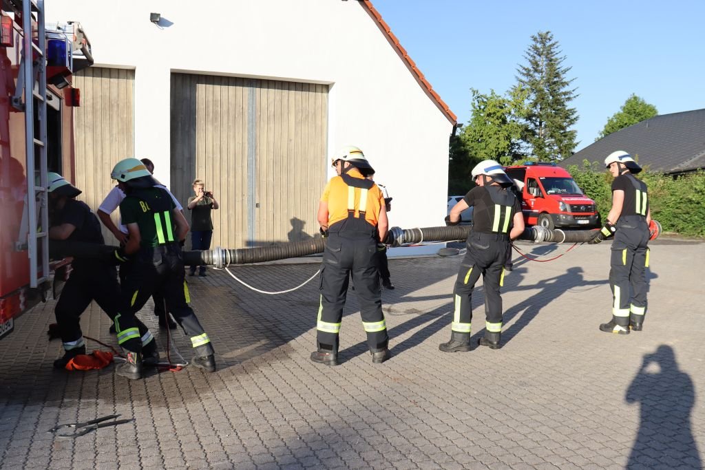 Saugschlauch an Pumpe kuppeln