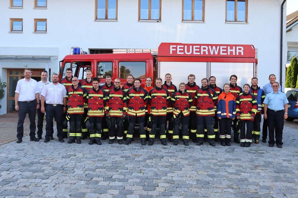 Gruppenfoto: Leistungsprüfung 2023 mit Schiedsrichter (v.l. M. Ditmer, F. Bauman, A. Horn)