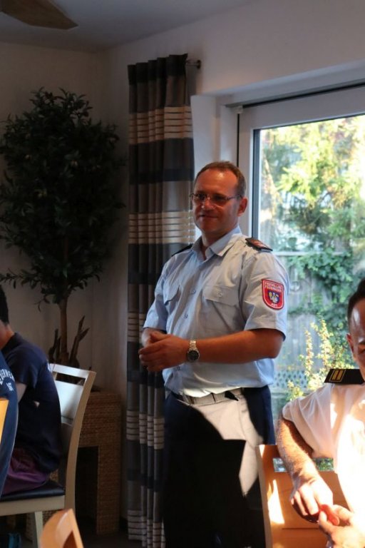 Glückwünsche durch den Kommandanten A. Knapp