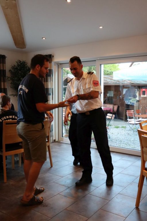 Überreichung des Leistungsabzeichen durch KBM F. Baumann: U. Ganslmeier, Stufe 4 (Gold-Blau)