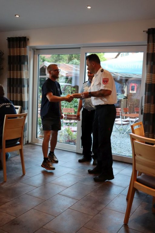 Überreichung des Leistungsabzeichen durch KBM F. Baumann: C. Herner, Stufe 5 (Gold-Grün)