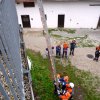 Übung der Jugendfeuerwehr, Rettung mit Trage an einer Leiter