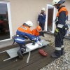 Übung der Jugendfeuerwehr, Rettung mit Trage an einer Leiter