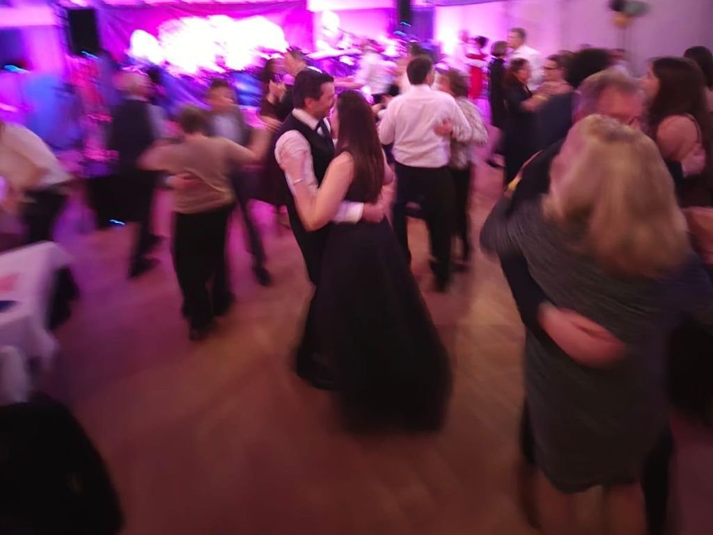 Schwarz-Weiß Ball mit Stil und Stimmung