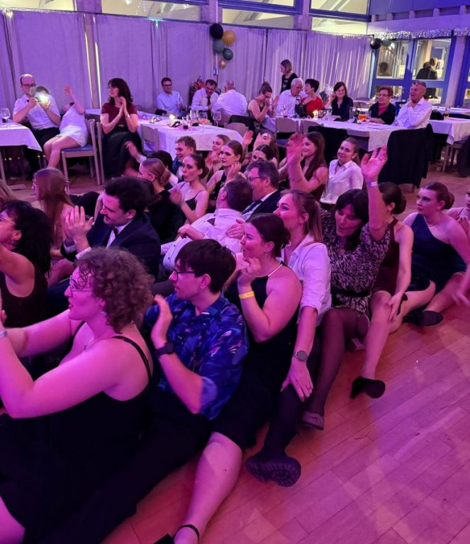 Schwarz-Weiß Ball mit Stil und Stimmung